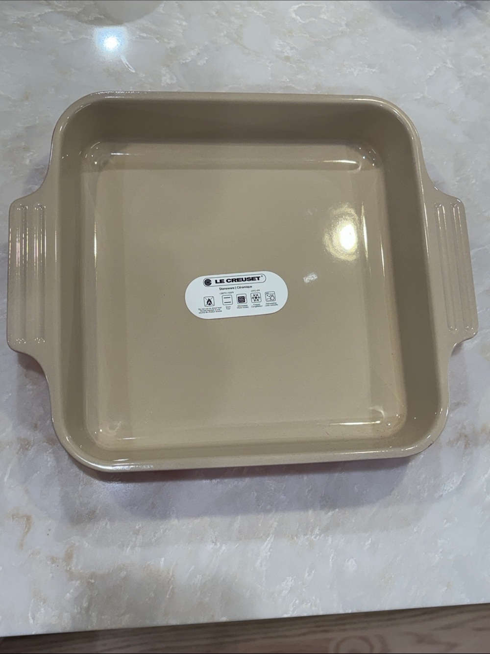 NWT Le Creuset 23 cm Square Stoneware Baker - Carmin